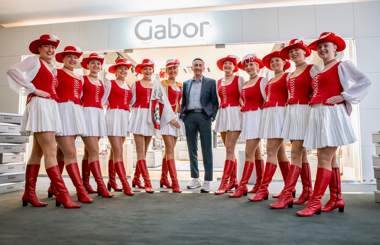 Präsentation der neuen Stiefel der Faschingsgilde Rosenheim bei der Firma Gabor